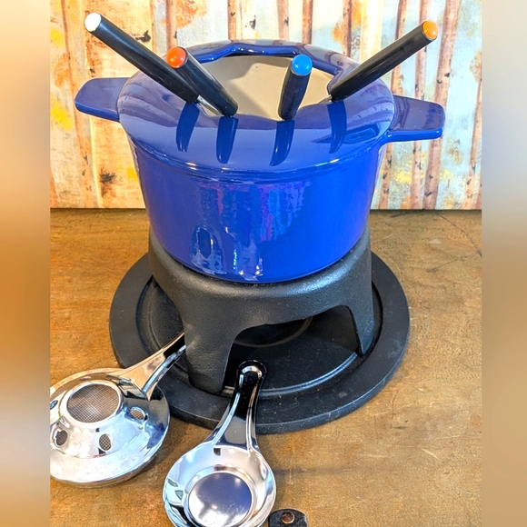 Rachael Ray 1.5 Quart Fondue Set - Cobalt Blue Enamel Cast Iron Cookware - Picture 1 of 10